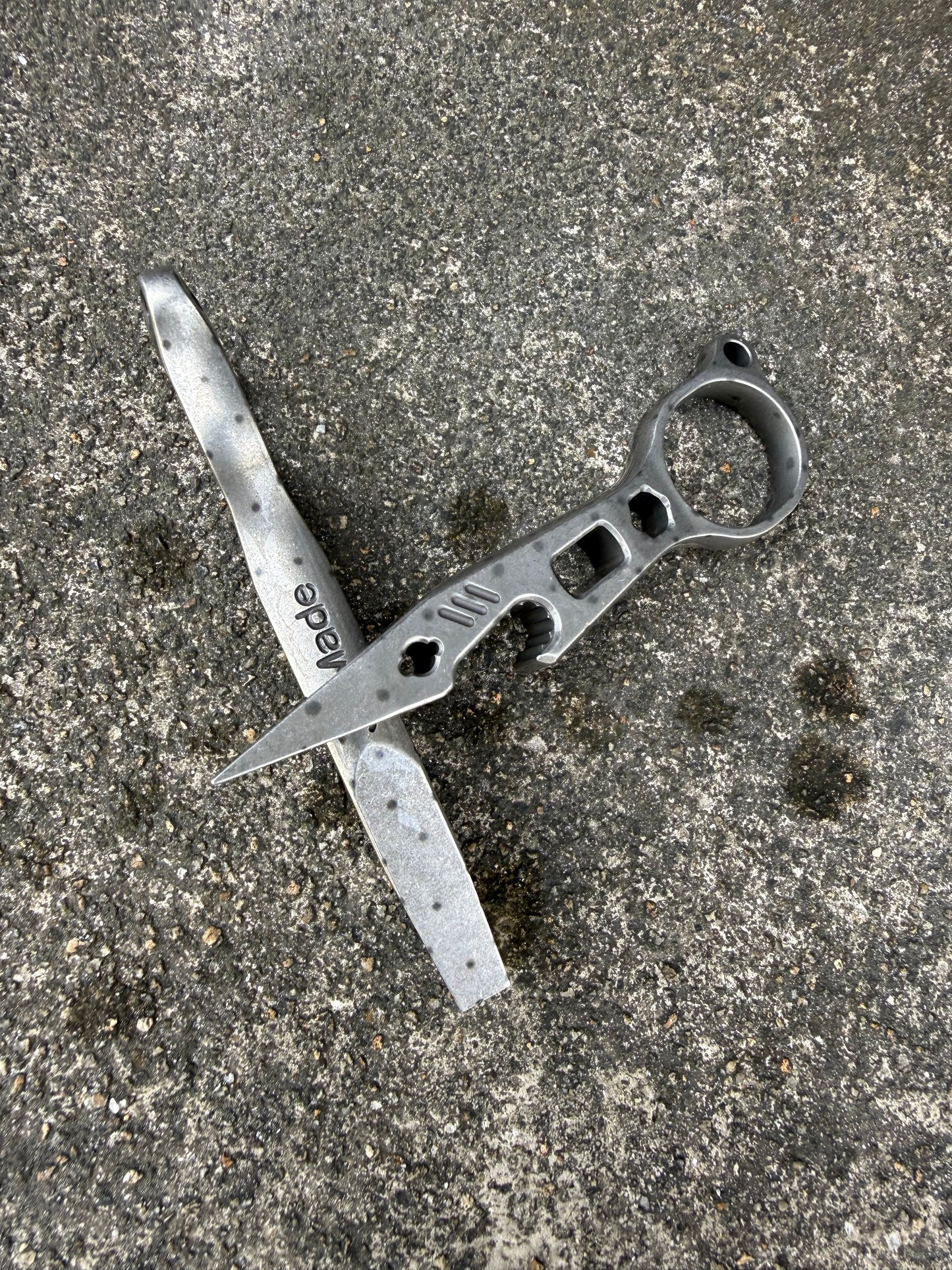 J.E. Made Great White Shark Gen IV | PD613 EDC Pry Bar
