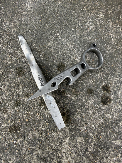 J.E. Made Great White Shark Gen IV | PD613 EDC Pry Bar
