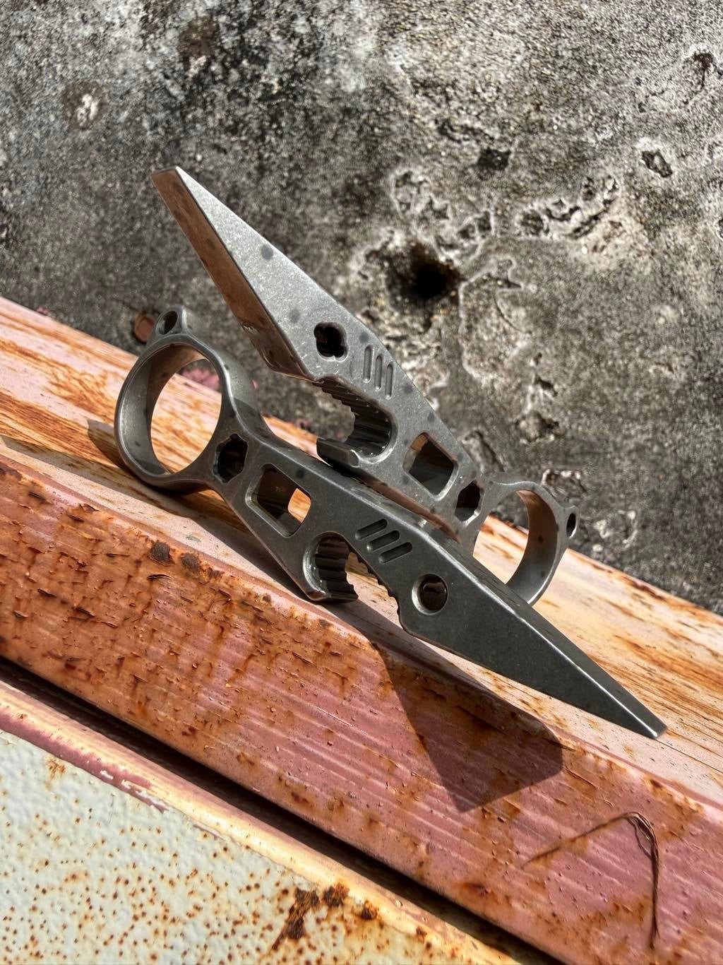 J.E. Made Great White Shark Gen IV | PD613 EDC Pry Bar