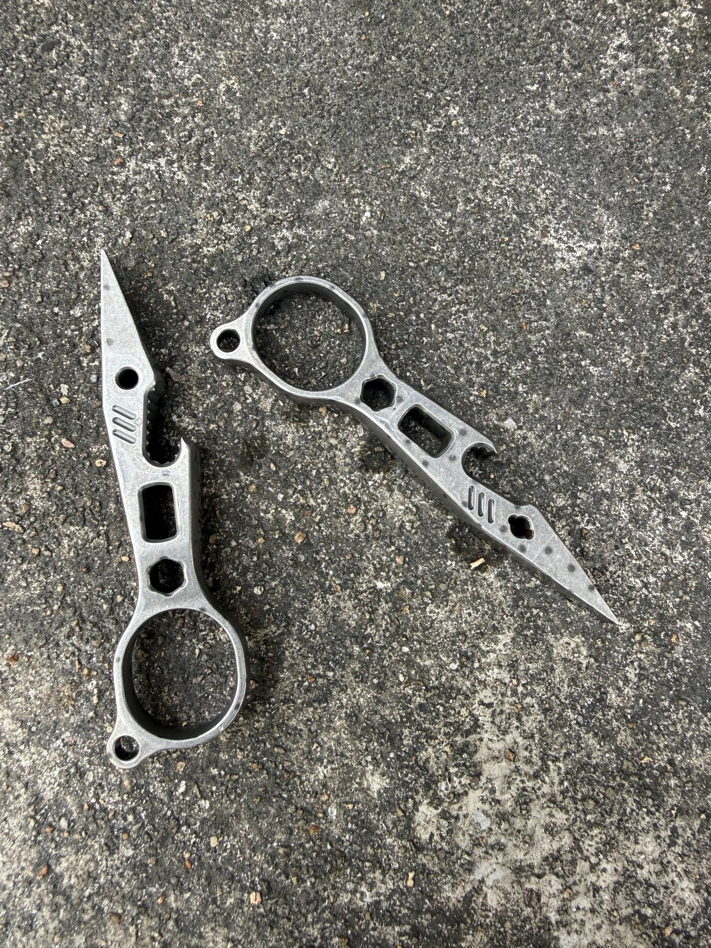 J.E. Made Great White Shark Gen IV | PD613 EDC Pry Bar
